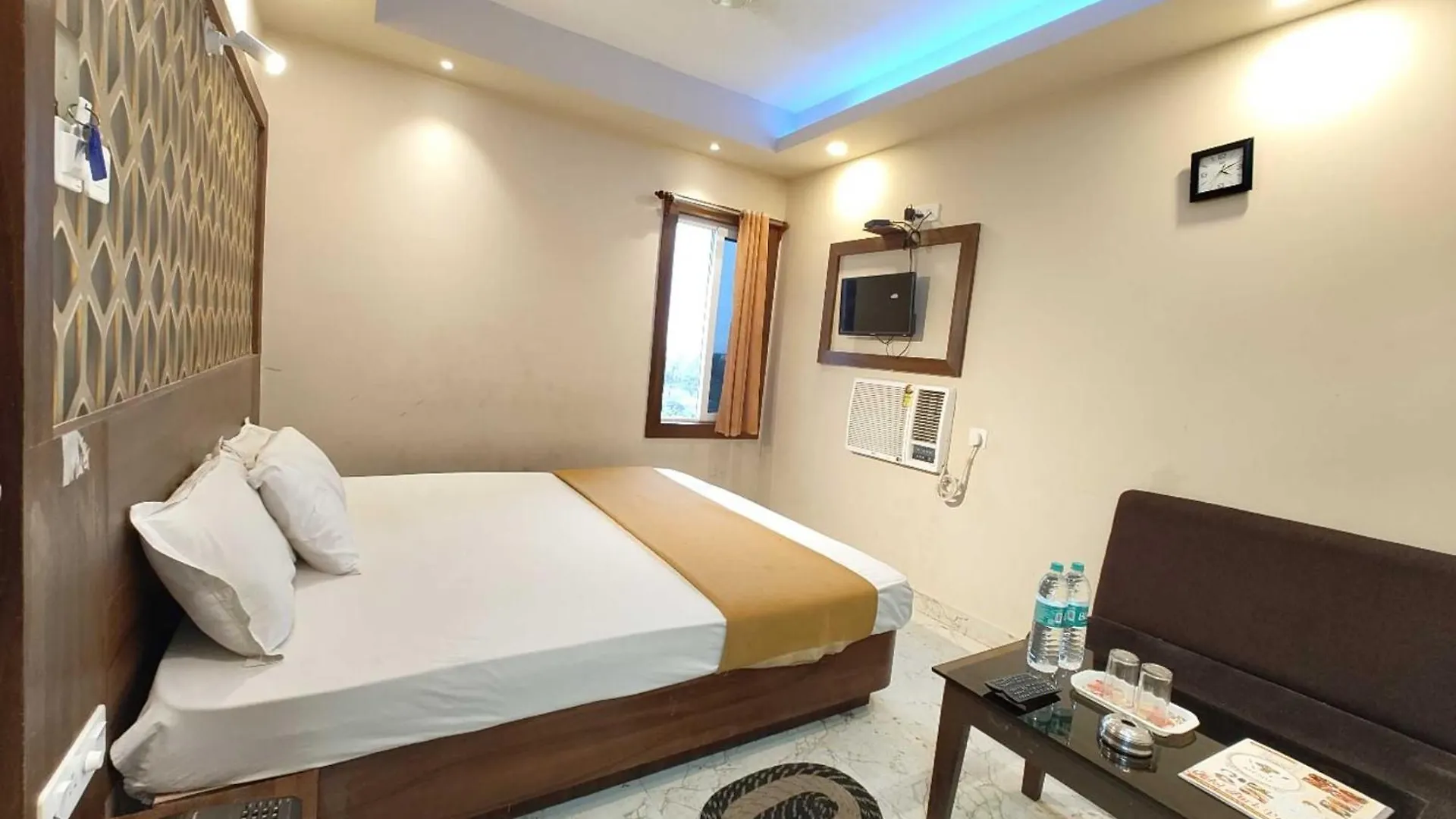 M R Hotel Pg On Ganges Varanasi Near Iskcon Temple - Assi Ghat - Prime Location-Comfortable Stay With Family 0*,