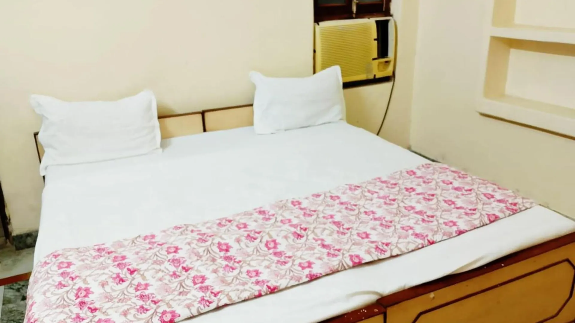 M R Hotel Pg On Ganges Varanasi Near Iskcon Temple - Assi Ghat - Prime Location-Comfortable Stay With Family India